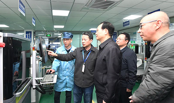 福建省委常委、福州市委書(shū)記林寶金一行蒞臨睿能科技調(diào)研(圖2)